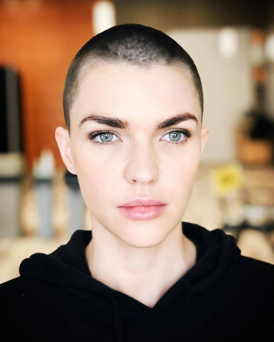 Ruby Rose cara look natural sin maquillaje