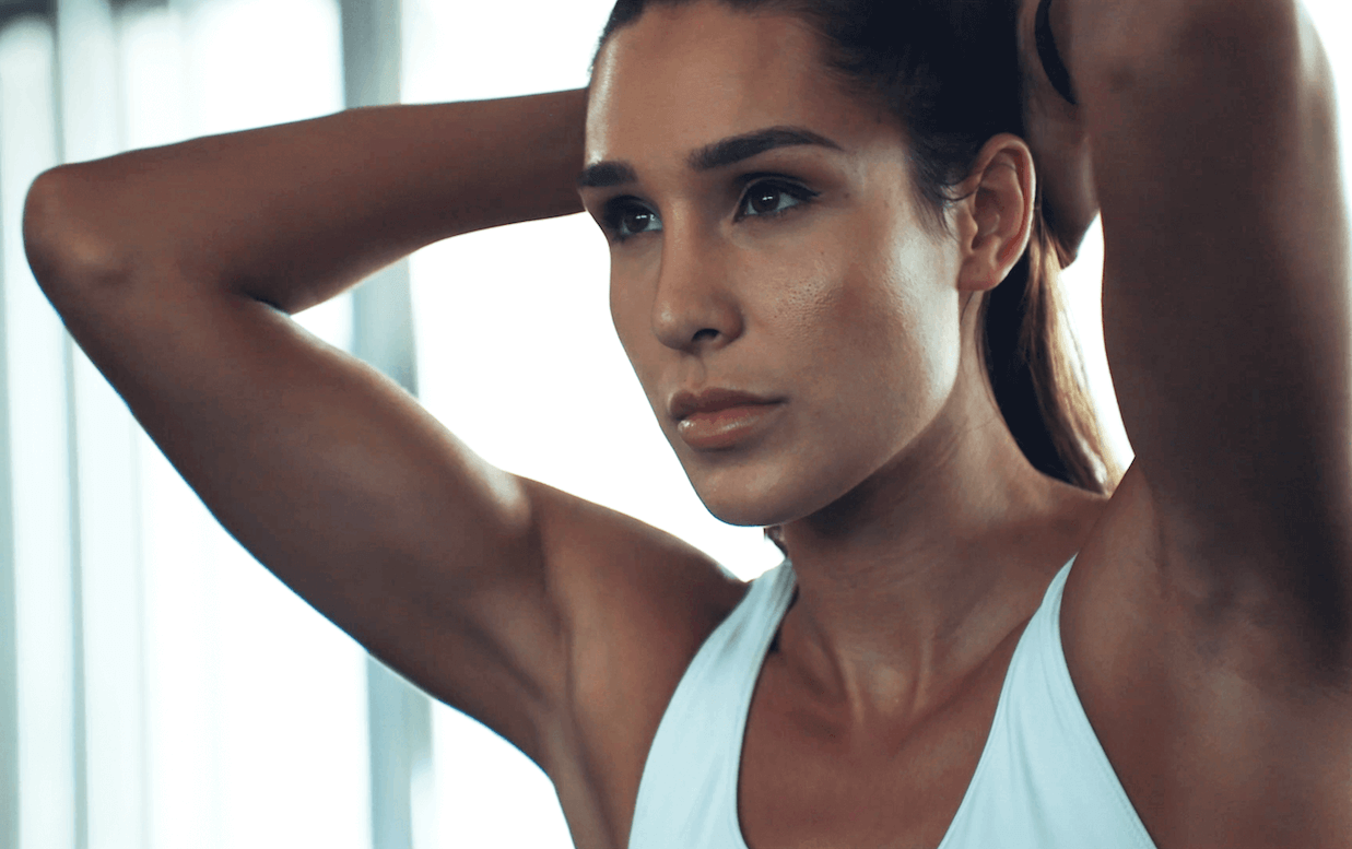 Kayla Itsines mujer australiana influyente en el mundo del fitness entrenadora personal