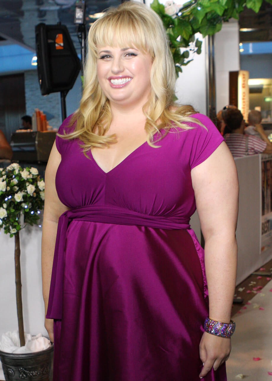 Rebel Wilson popular comediante australiana.